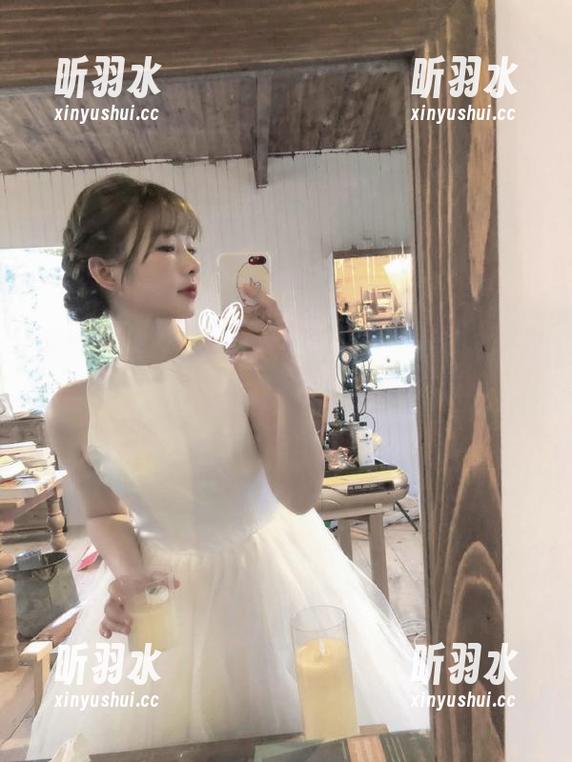 《白莉爱吃巧克力》粉色美图作品，带你领略不一样的可爱与梦幻