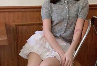 白莉爱吃巧克力带你领略古风魅力，最新分享汉服写真中的美丽瞬间