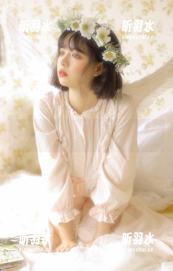 立刻下载白莉爱吃巧克力宵宫全新作品集，感受她的艺术魅力！