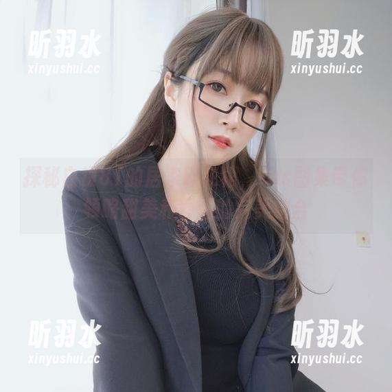 白银81 探秘白银81的居家碎花裙,cos图集带你领略甜美和舒适的完美结合