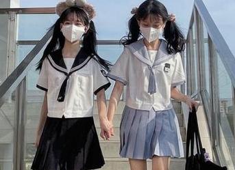 怎么能错过白露Bululu的长腿写真集？来看看这些美丽的原图吧