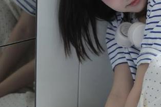 秀人网 - 最新更新：Emily顾奈奈酱的奶牛写真作品集，快来解锁她的独特魅力！
