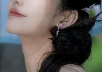 秀人网 - Milk大萌的裤里丝再次更新，免费图包来袭，快来下载，体验萌态与性感的双重魅力！