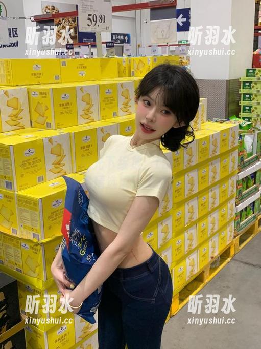 秀人网 - 在阳光下绽放：tina甜仔夏天的作品精选展现无暇青春