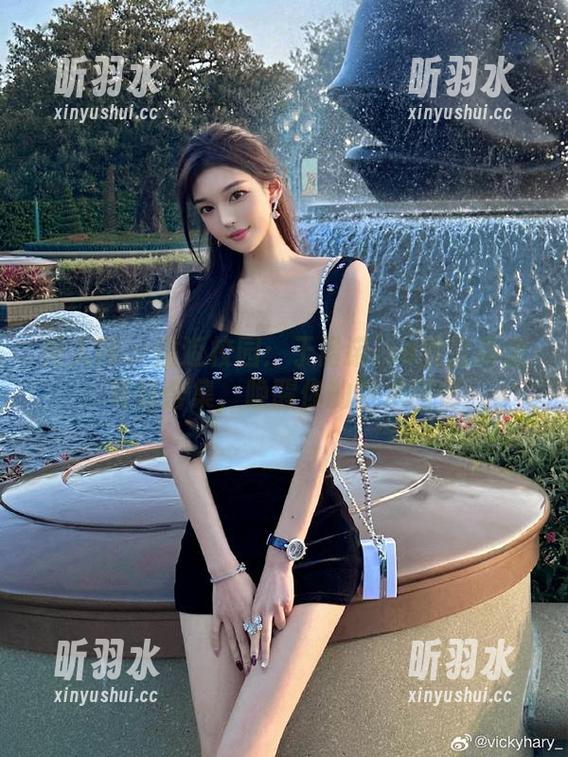 秀人网 - 重返校园：于诺诺ise教室高清写真合集，唤醒你的学术回忆