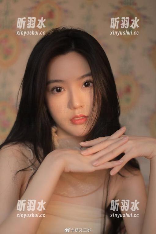 秀人网 - 倾心推荐：伍晓丽Shirley神秘裤里丝作品精选，不看真是遗憾！