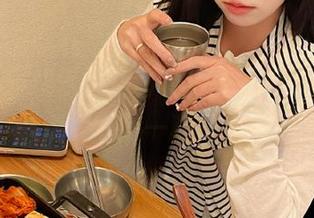 秀人网 - 优酱海边写真原图重新编辑，更新后展现另一种动人色彩