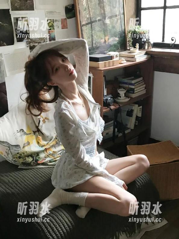 秀人网 - 风格独特的凌希儿夏天定制图集，带你领略不一样的风景