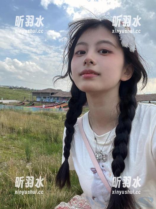 秀人网 - 利世的奶牛摄影之美：一部值得收藏的高清写真集
