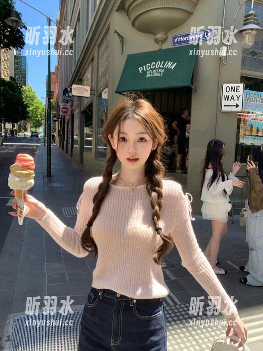 秀人网 - 周于希在浴室的写真探索：每一张图片都有她的独特语境