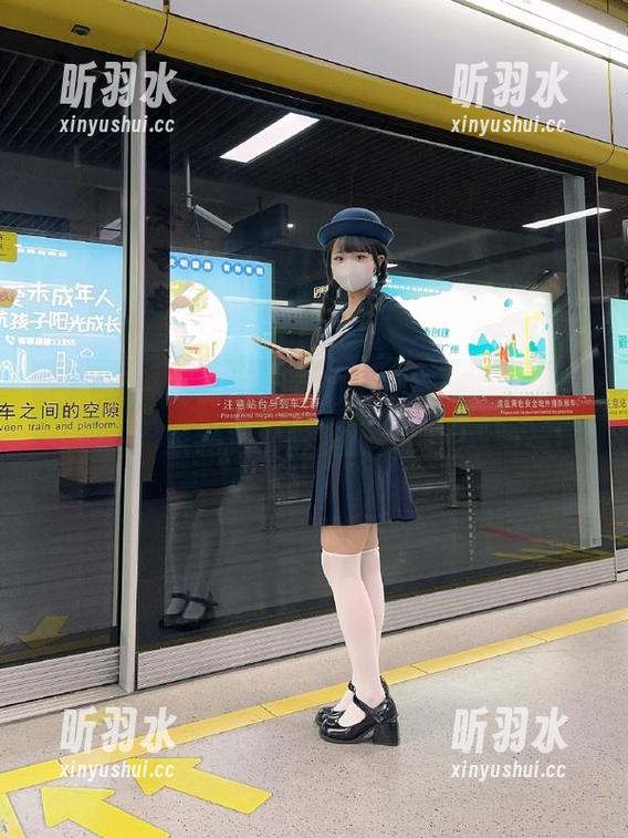 秀人网 - 畅游唐翩翩的美腿写真世界，独家私藏摄影资源大揭密