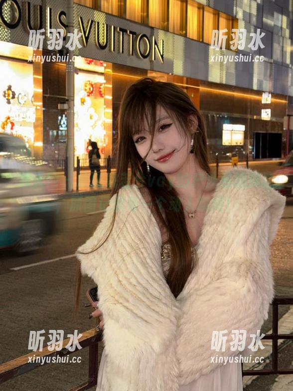 秀人网 - 跟随姚若兮vay的户外私拍探险，原图记录每一个动人瞬间！