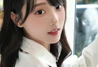 秀人网 - 孟狐狸FoxYini与办公室写真分享，展现现代职场的时尚与风流
