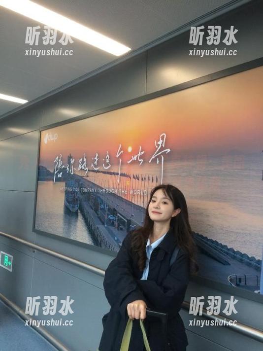 秀人网 - 智恩baby眼镜写真特辑：美图奉上，发现她的风格与灵感来源