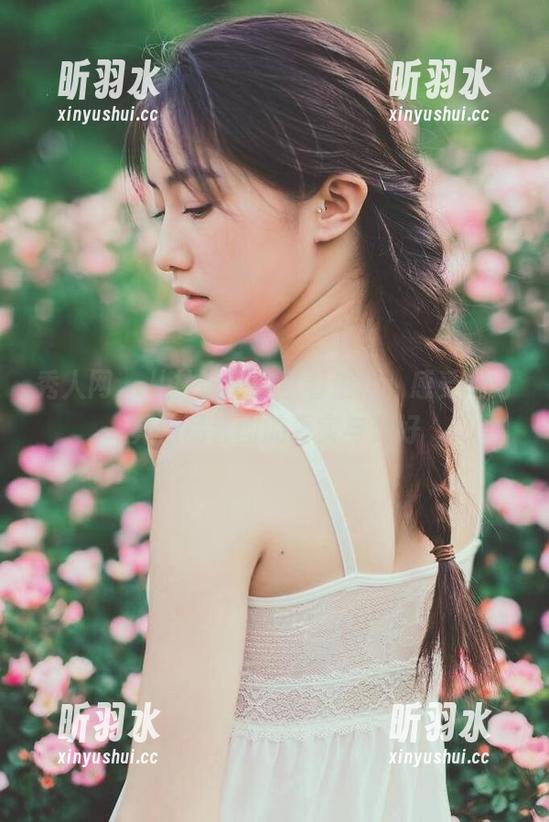 秀人网 - 从林珊珊教室看生活，感受她写真作品套图的真实与美好