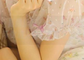 秀人网 - 最新果儿Victoria居家作品图库，带你进入她的温馨生活世界！