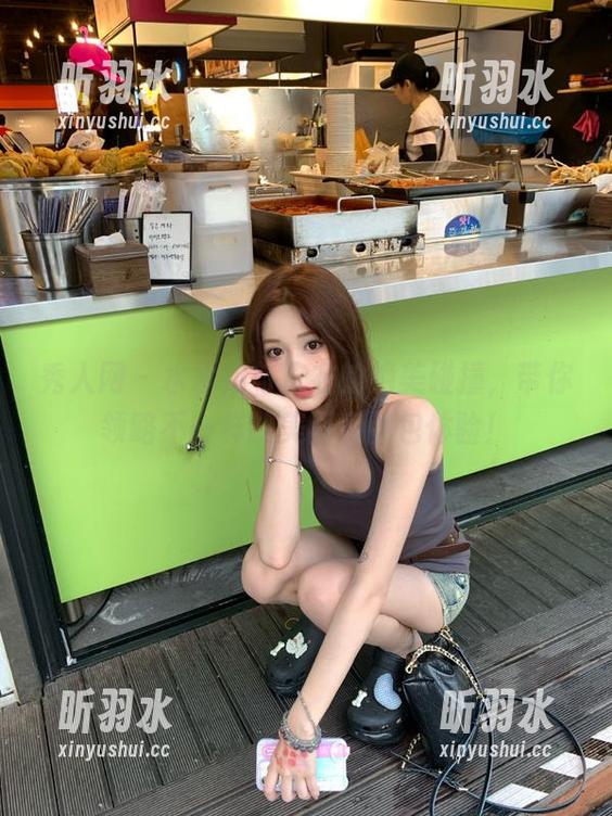 秀人网 - 水水姐与皮衣的绝美碰撞，带你领略不一样的美图和图包体验！