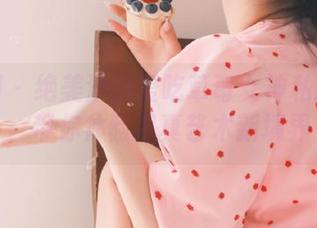 秀人网 - 绝美汐汐爱吃草莓女神私拍资源，带你体验写真艺术新境界