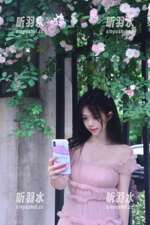秀人网 - 穿越短裤季：温妮带来的超美原图，绝对是你的壁纸首选！