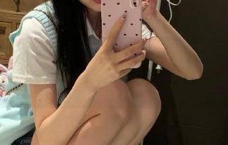 秀人网 - 最新的爱酱里圣诞写真，照片尽显冬日的纯真与温暖