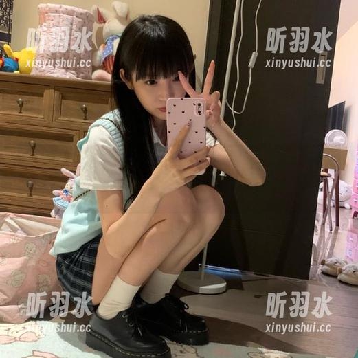 秀人网 - 最新的爱酱里圣诞写真，照片尽显冬日的纯真与温暖