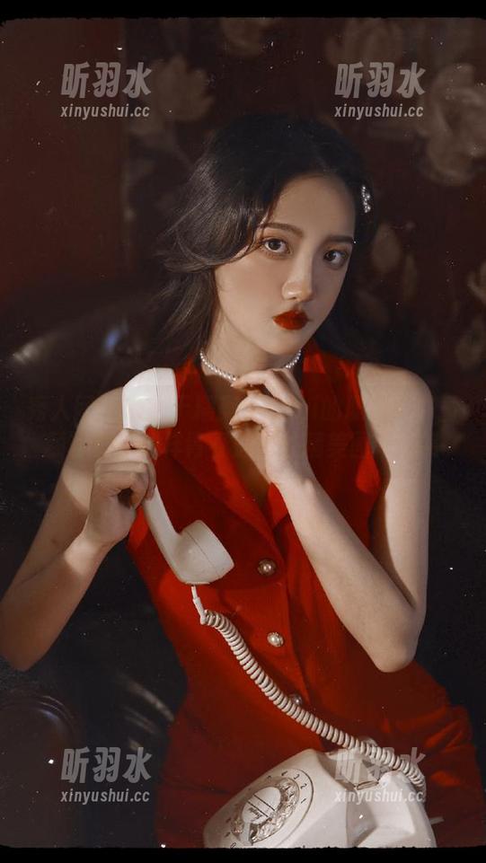 秀人网 - 倾心于糯美子mini的职场秘书童颜写真，别样青春魅力的精美图片欣赏