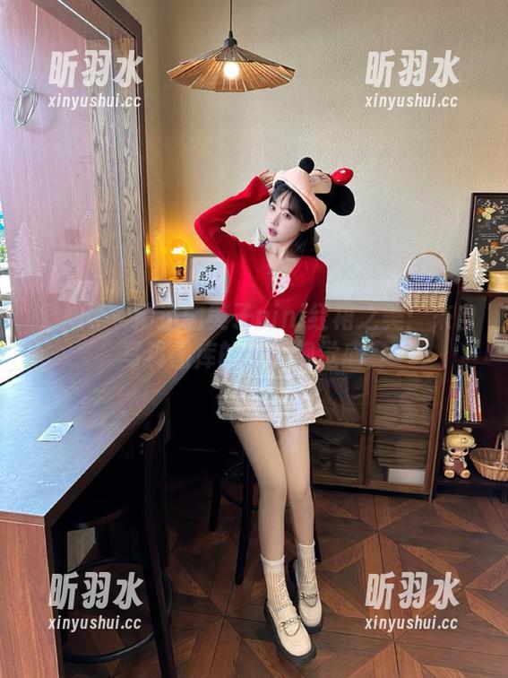 秀人网 - 精选糯美子nini红裙之美：来自写真图库的绝佳视觉盛宴