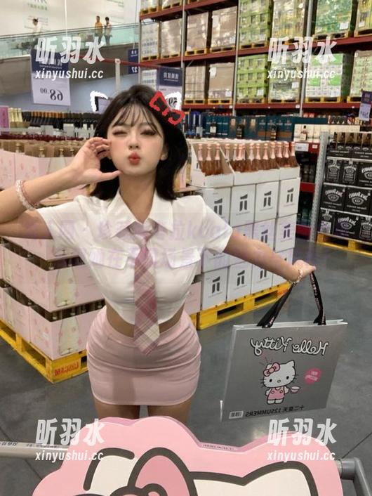 秀人网 - 珍藏版考拉koala黑丝美图合集，展现她在不同场景下的魅力与风格！