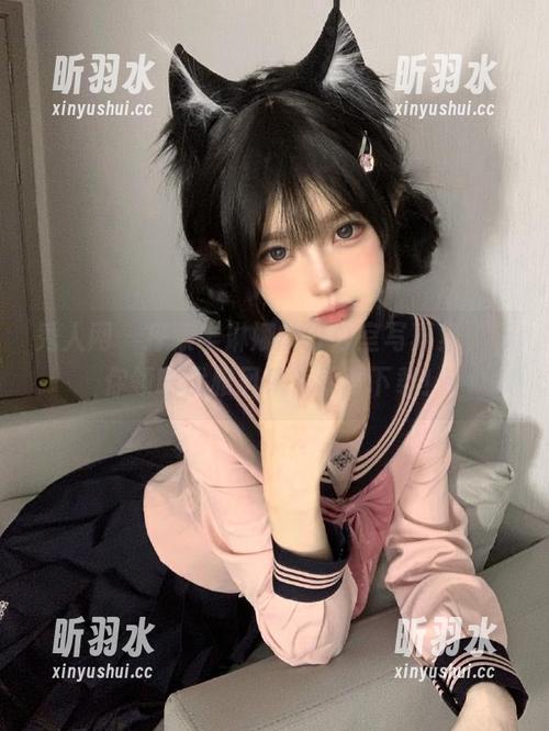秀人网 - 探索芈琳娜的办公室写真集，带你领略优雅风采，现可下载！