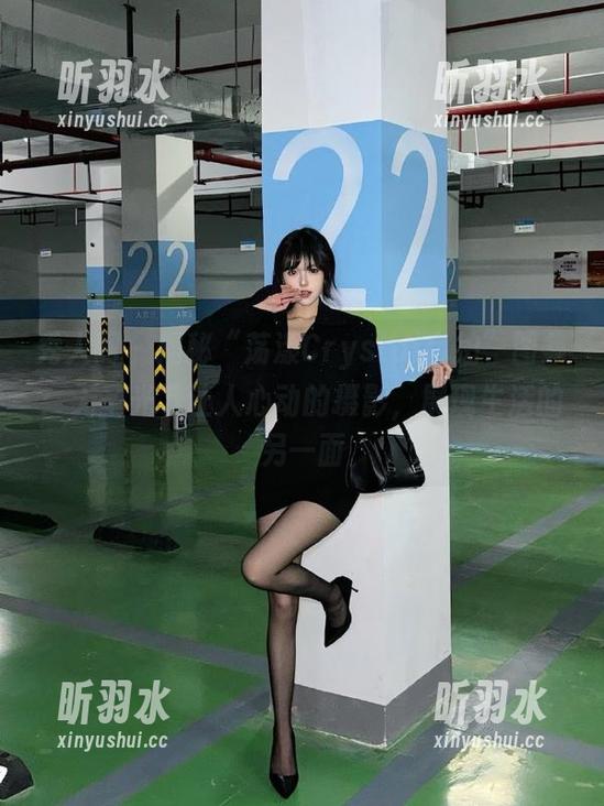 秀人网 - 揭秘“荡漾Crystal自拍”图集：无圣光下让人心动的摄影，展现生活的另一面
