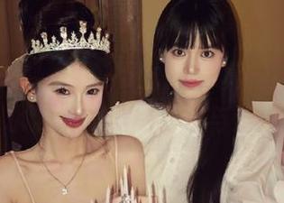 秀人网 - 观看谭小灵泳池写真，感知她在水波间的无尽创意与活力