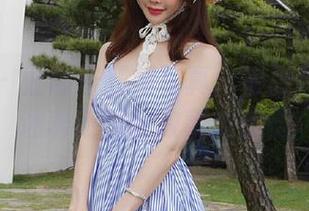 秀人网 - 豆瓣酱红裙写真：每张图片都讲述着不同的故事与感悟