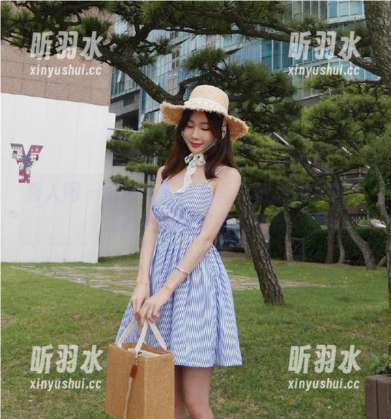 秀人网 - 豆瓣酱红裙写真：每张图片都讲述着不同的故事与感悟