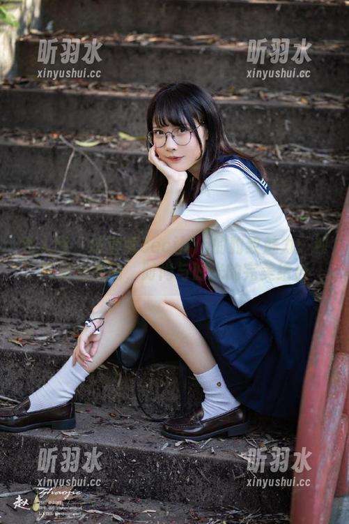 秀人网 - 陆萱萱cecillia的豹纹魅力：独家精选原图，时尚与时光的完美结合