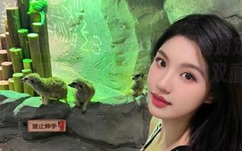 秀人网 - 随陈雅漫VICKY一起畅游定制吊带写真世界，感受美丽与个性的双重魅力！