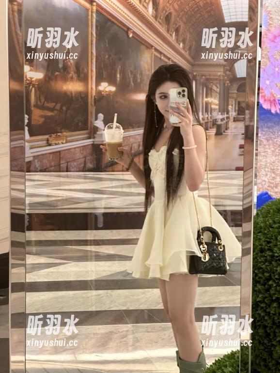 秀人网 - “陈雅漫VICKY短裤”写真集上线，短裤的极致魅力如何转化为无价的时尚资源？