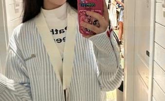 秀人网 - 私房写真中，露露小喵甜心的独特风格，让每张图片都散发魅力