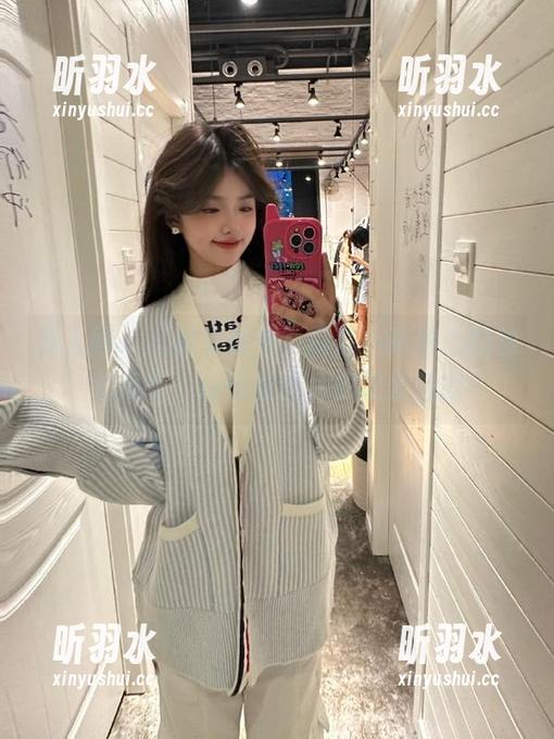 秀人网 - 私房写真中，露露小喵甜心的独特风格，让每张图片都散发魅力