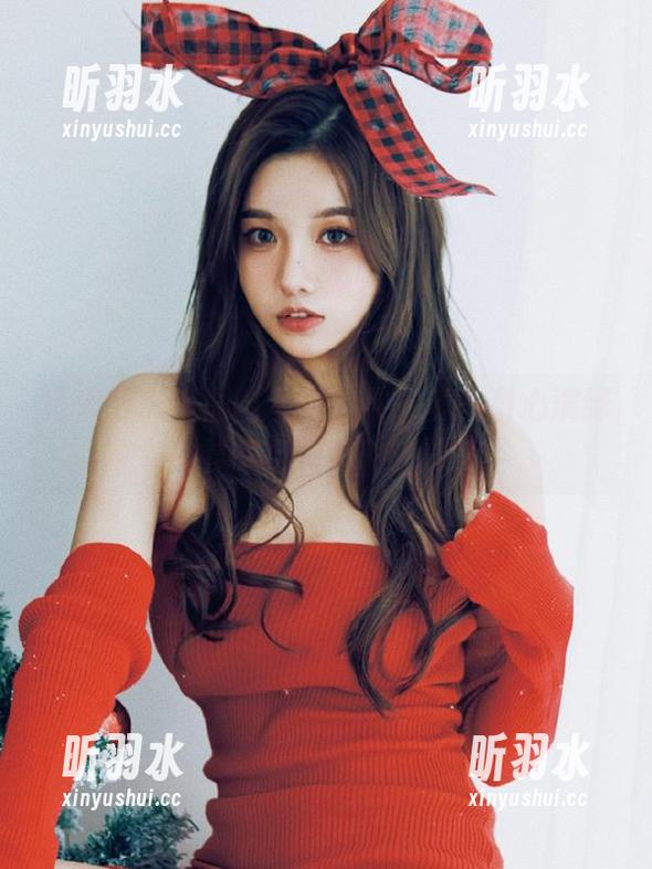 秀人网 - 美图与写真相伴：麦田甜心演绎真实与幻想的交融