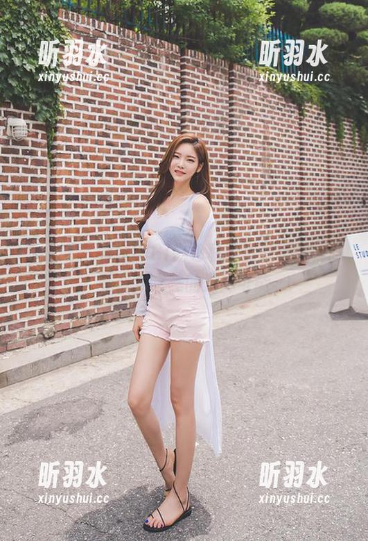 秀人网 - 黄婧GIGI白色私拍资源探索，感受艺术之美的无尽可能