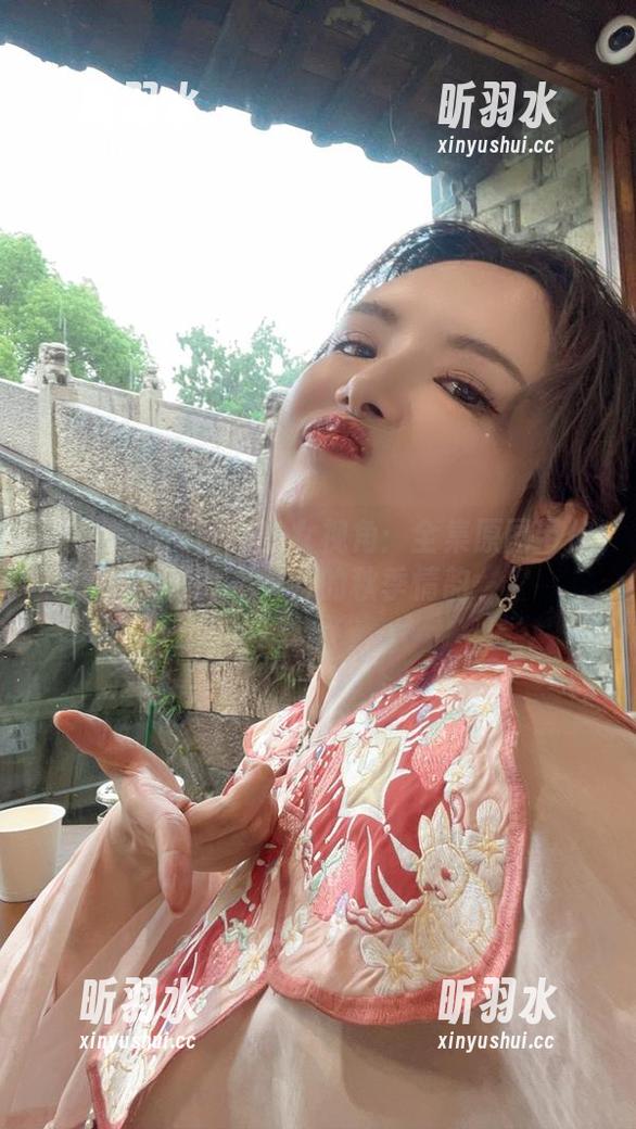 秋和柯基的独特少女视角：全集原图带你领略不一样的秋季情韵