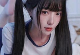 紧急企划 - 探索小恩的网球经典写真，分享她与网球的激情瞬间，快来感受吧