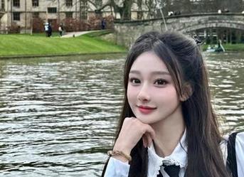 紧急企划 - 见希w神秘呈现：学妹写真集，分享你的心跳瞬间与美丽心情！