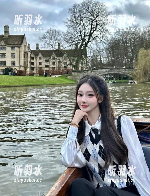 紧急企划 - 见希w神秘呈现：学妹写真集，分享你的心跳瞬间与美丽心情！