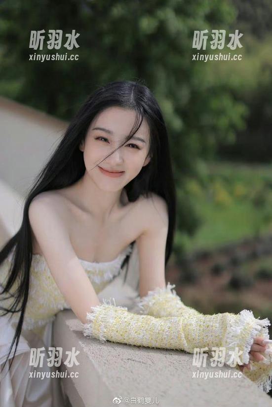 微密圈 - 限时免费！“紫色哒豚豚双人”写真合集等你来抢，快来体验视觉的浪潮！