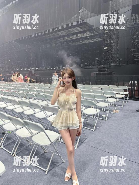 私房之美，绞肉姬的自拍图包带你领略不一样的风采