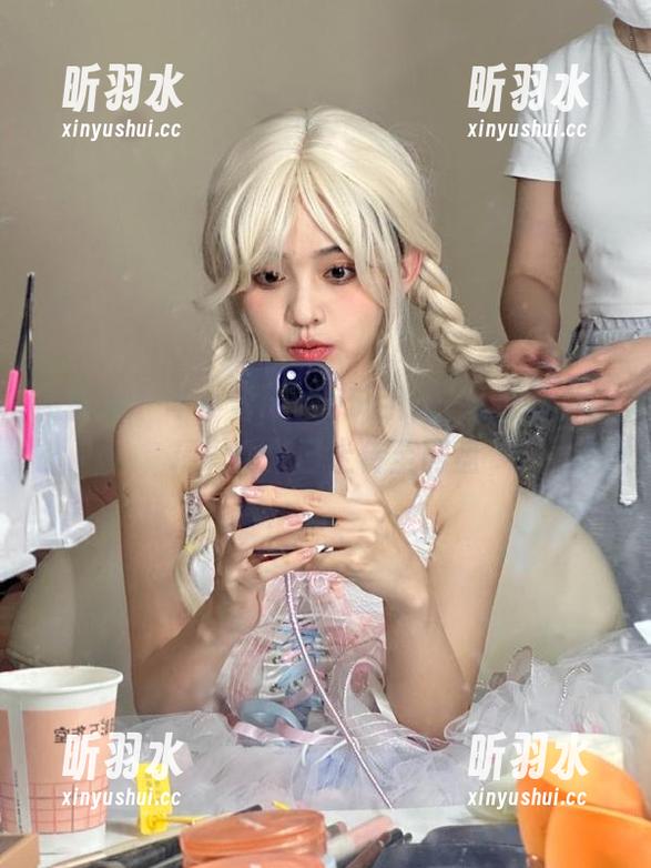 微密圈 - 羊小雪juvia5月舰长系列写真，精彩合集已上传至网盘