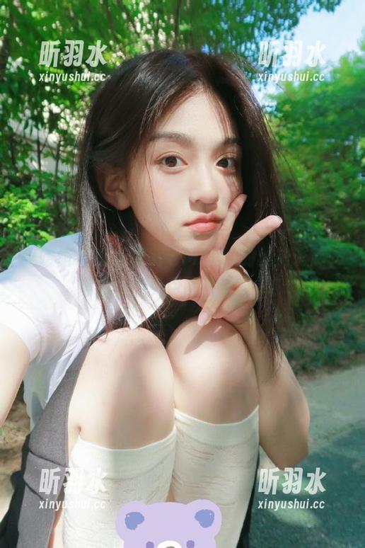 美媛馆 - 感受伊小七MoMo的丝袜诱惑，精彩作品免费图片全收录！
