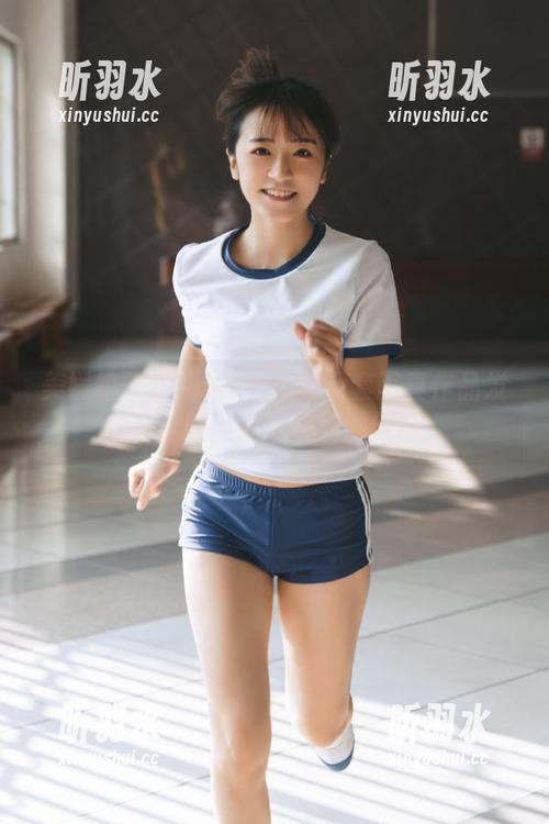 美媛馆 - 小海臀rena的全套写真作品发布，丰腴美眉尽展妩媚风情！