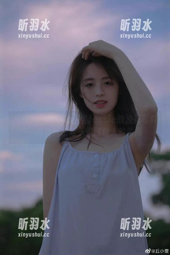 美媛馆 - 探索徐小宝Jessie的油亮写真，高清捕捉每一细腻动人的瞬间